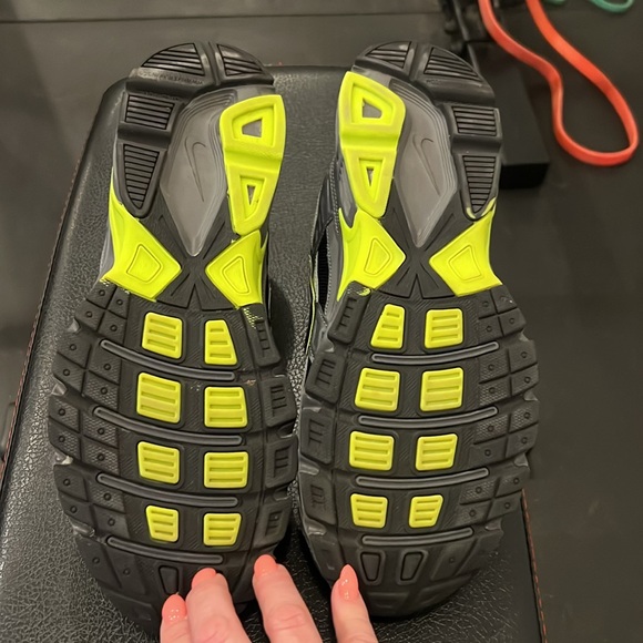 Men’s Nike Initiator Sneaker - Picture 4 of 5